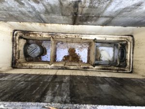 グリストラップ清掃作業前